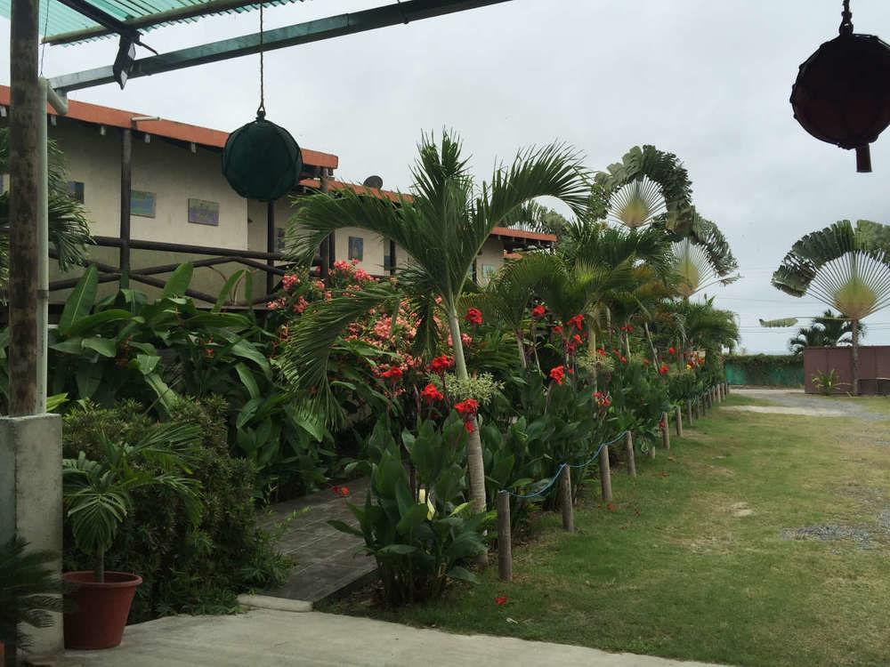 Hotel Puerto Gaviota Tonsupa Exterior photo